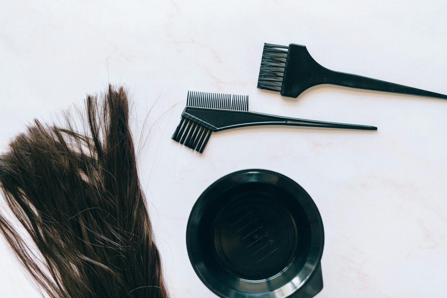 Hair coloring brush and mixing bowl setup for Ombra Hair Developers – representing professional application of 20 and 30 volume peroxide cream.